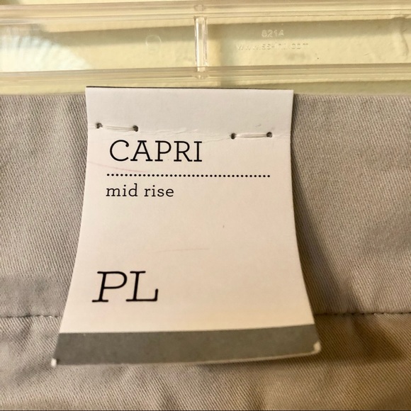 Style & Co Avery Skimmer Straight-Leg Capri Pants - Picture 9 of 12